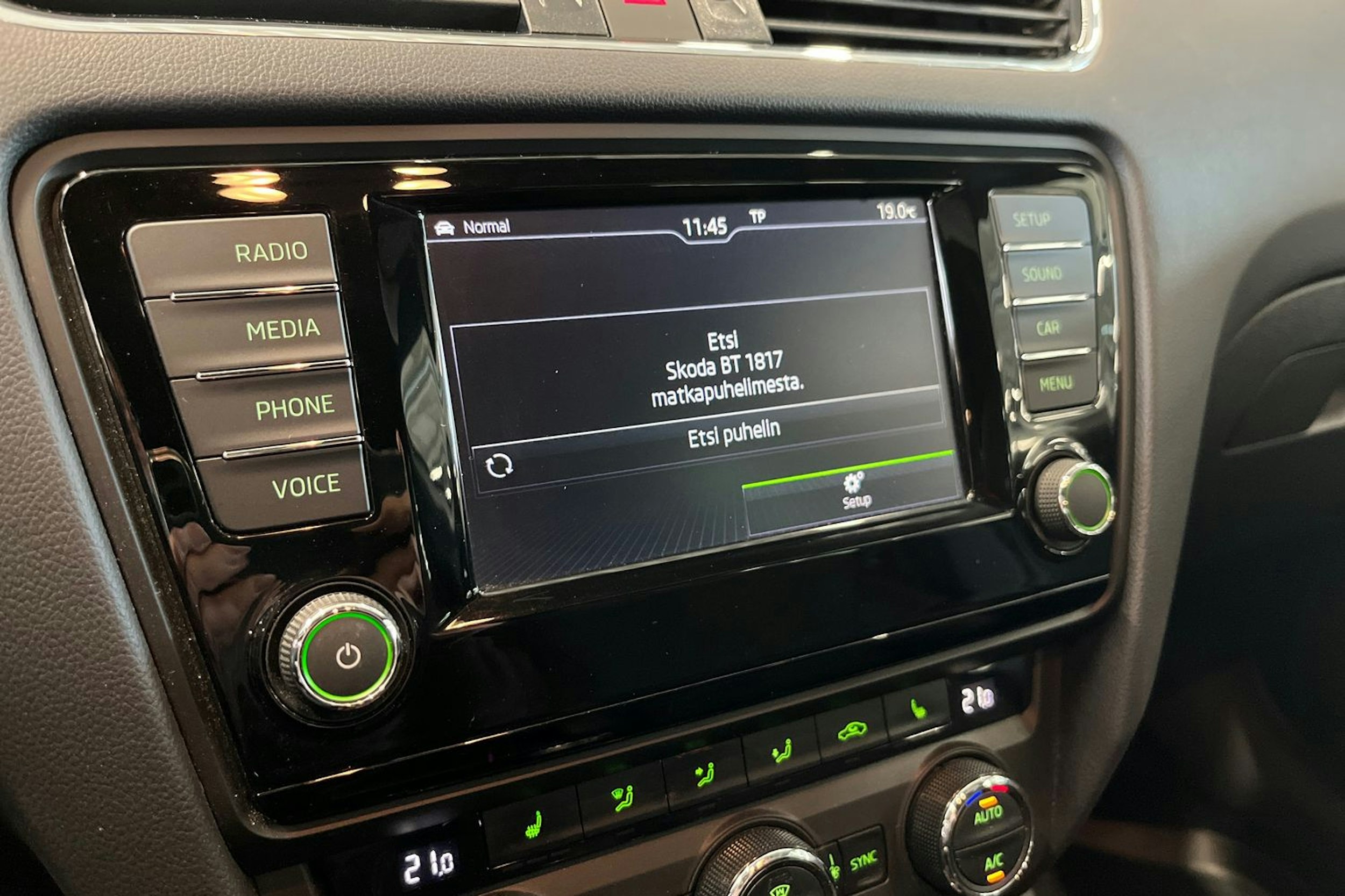 valkoinen Skoda Octavia 2016 kuva 20.