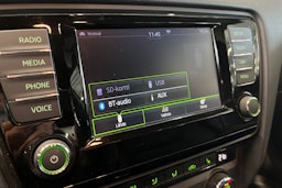 valkoinen Skoda Octavia 2016 kuva 21.