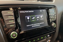 valkoinen Skoda Octavia 2016 kuva 22.