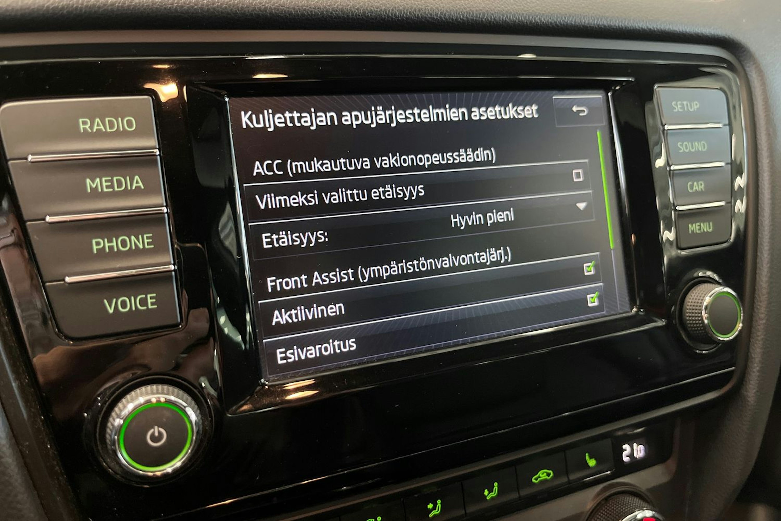 valkoinen Skoda Octavia 2016 kuva 24.
