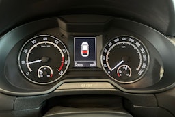 valkoinen Skoda Octavia 2016 kuva 26.