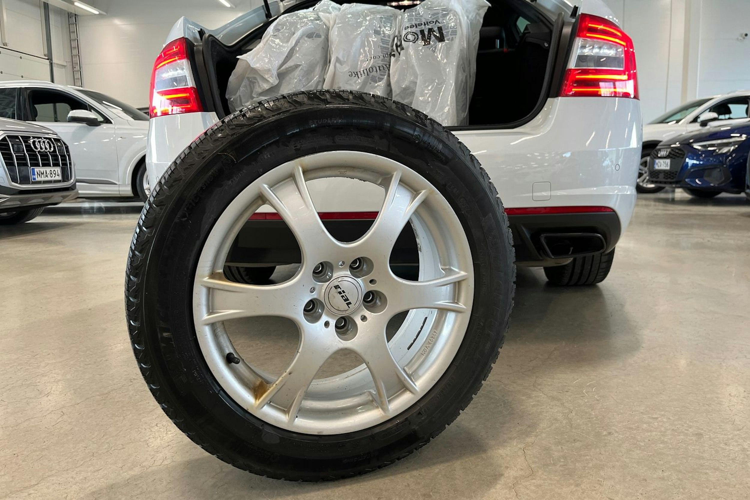 valkoinen Skoda Octavia 2016 kuva 29.