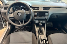Harmaa Skoda OCTAVIA 2016 kuva 7.