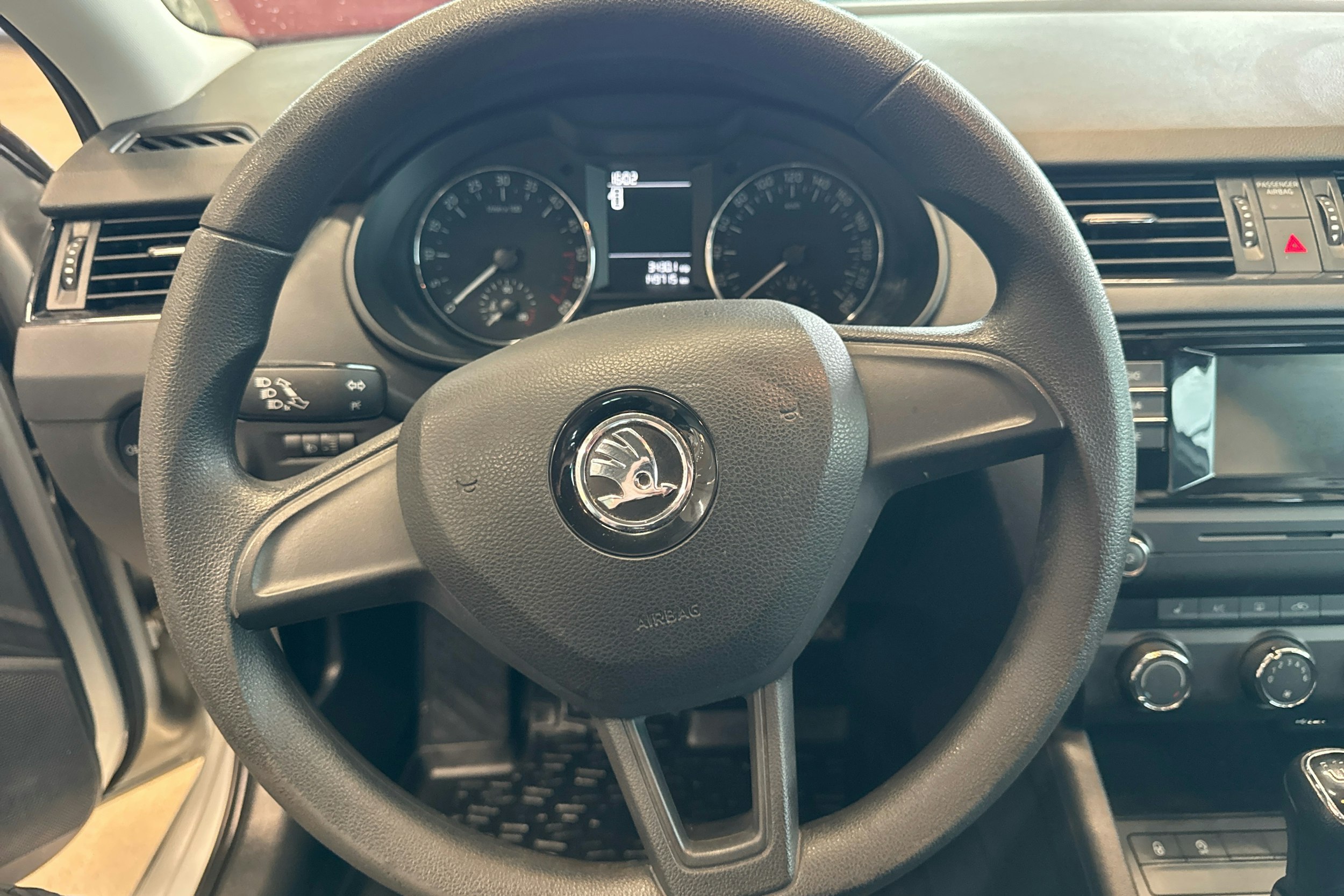 Harmaa Skoda OCTAVIA 2016 kuva 11.