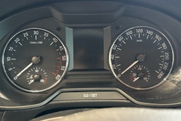 Harmaa Skoda OCTAVIA 2016 kuva 14.