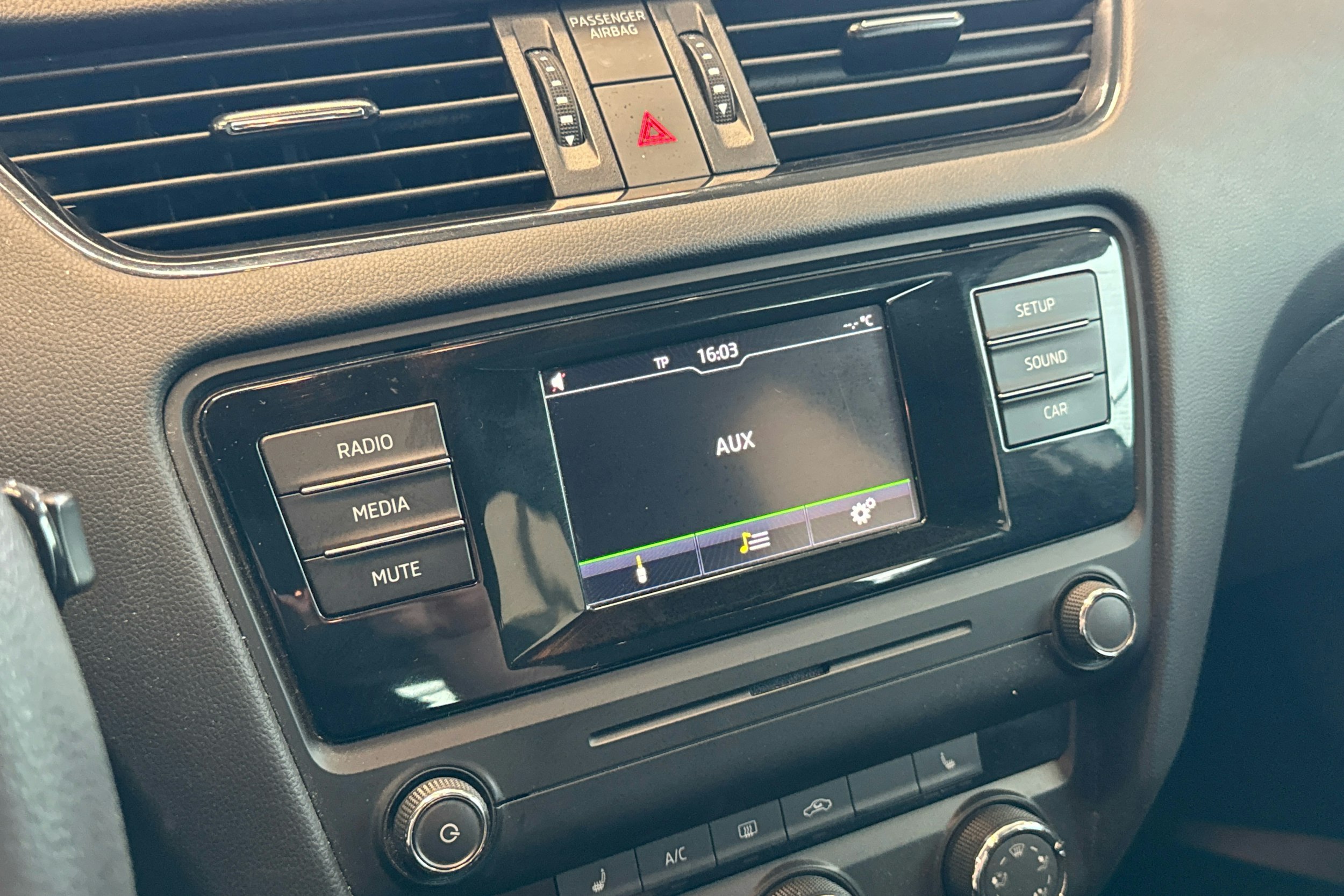 Harmaa Skoda OCTAVIA 2016 kuva 15.