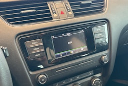Harmaa Skoda OCTAVIA 2016 kuva 15.