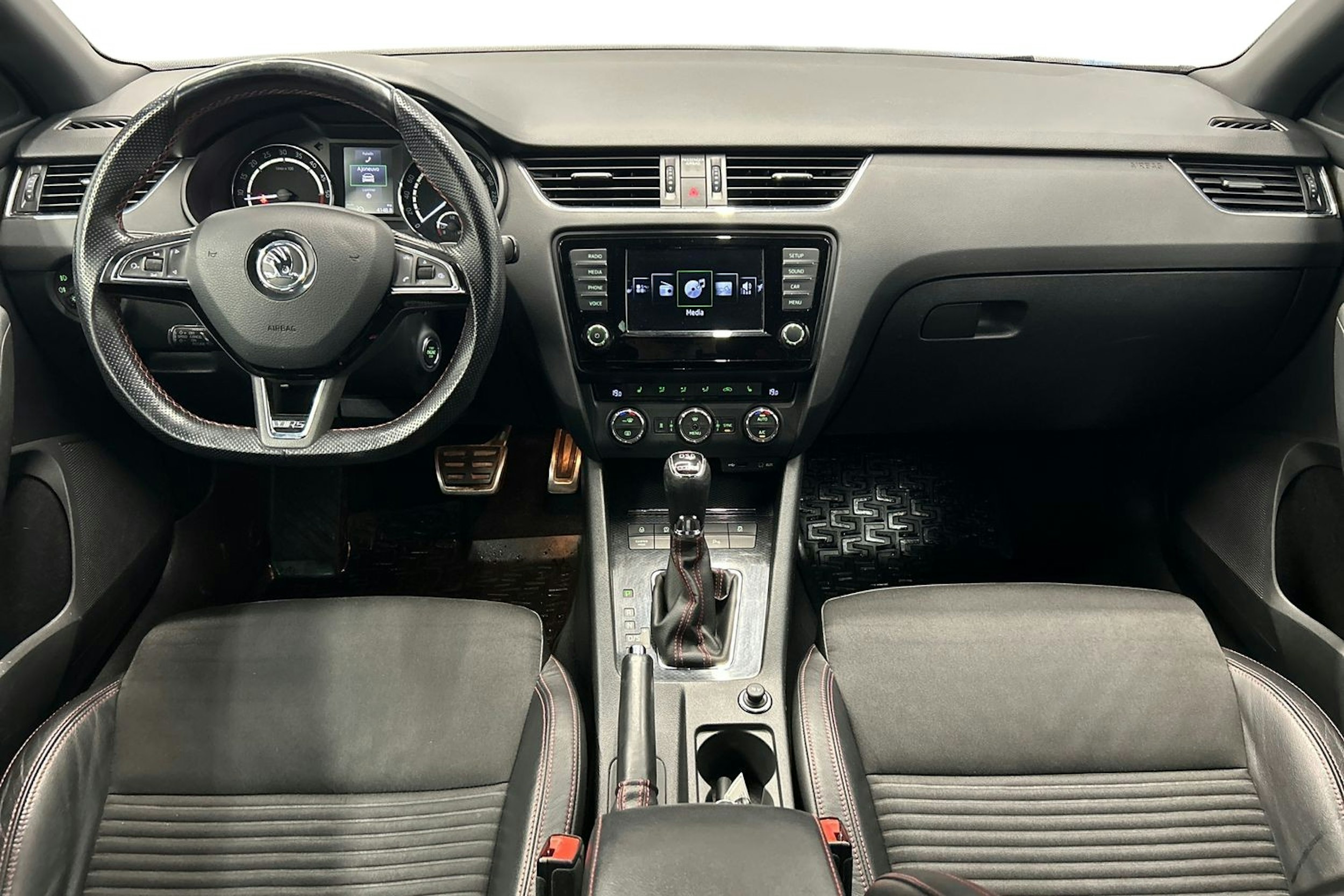 musta Skoda Octavia 2016 kuva 9.