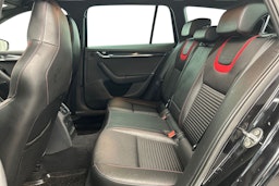 musta Skoda Octavia 2016 kuva 10.