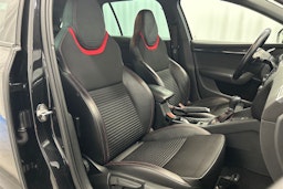 musta Skoda Octavia 2016 kuva 14.