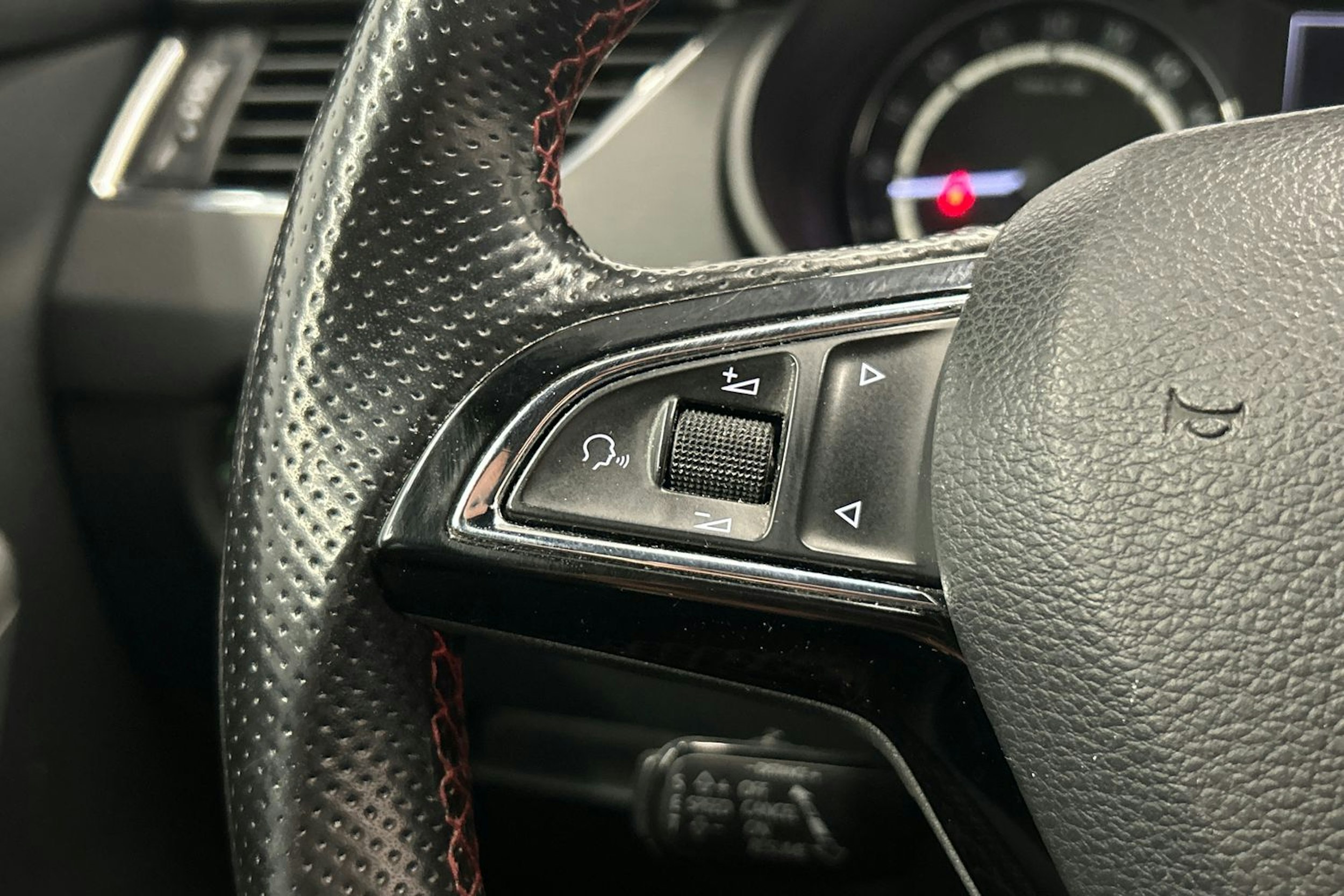 musta Skoda Octavia 2016 kuva 19.
