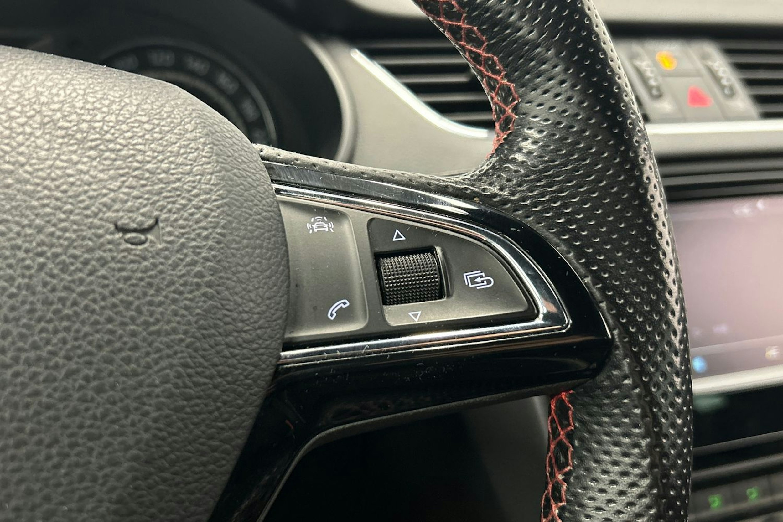 musta Skoda Octavia 2016 kuva 20.
