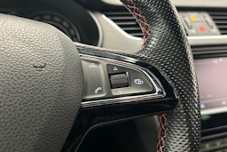 musta Skoda Octavia 2016 kuva 20.