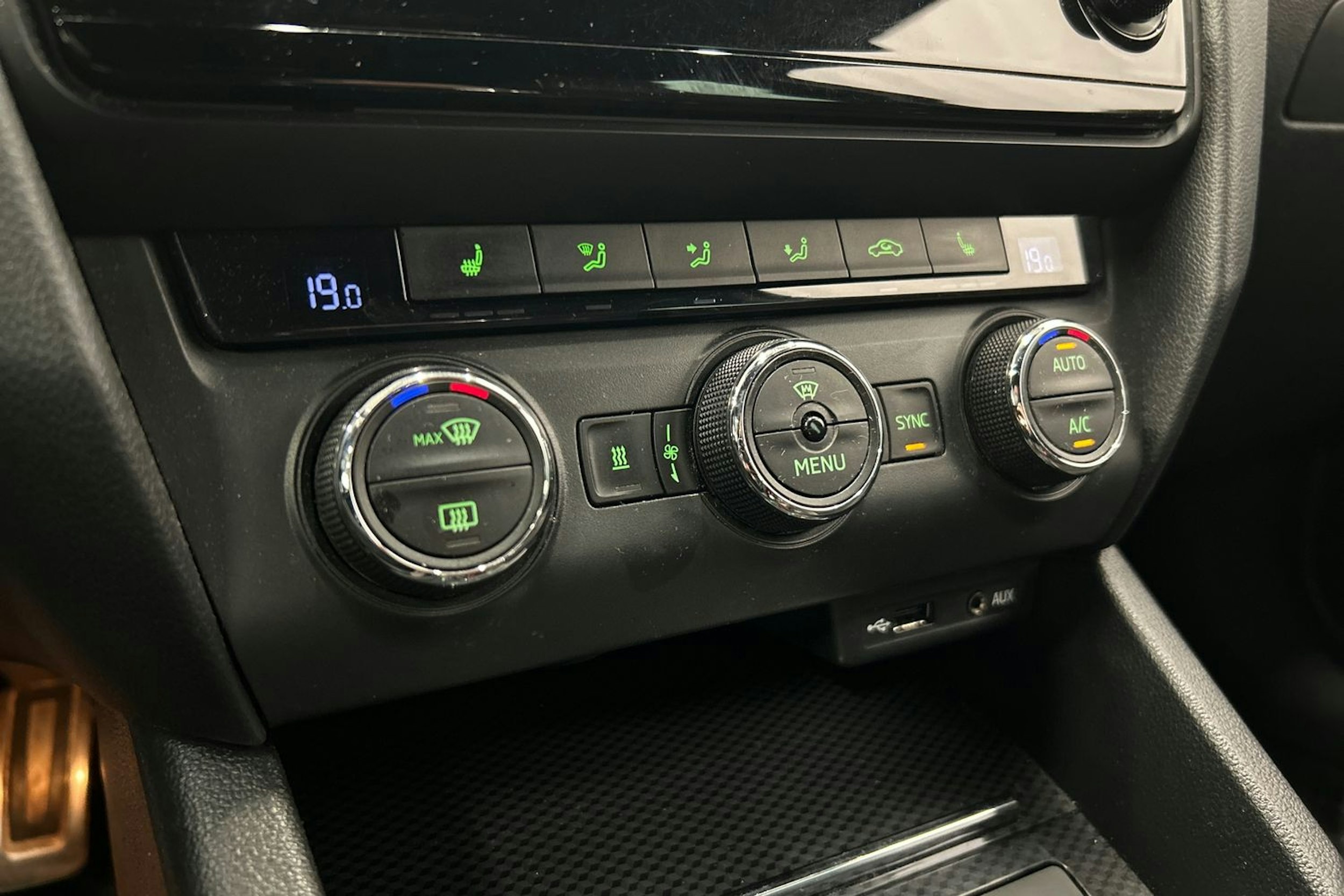 musta Skoda Octavia 2016 kuva 25.