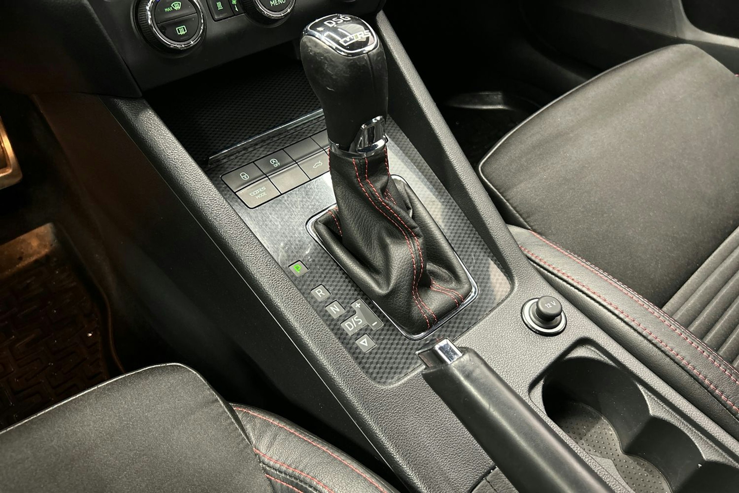 musta Skoda Octavia 2016 kuva 26.