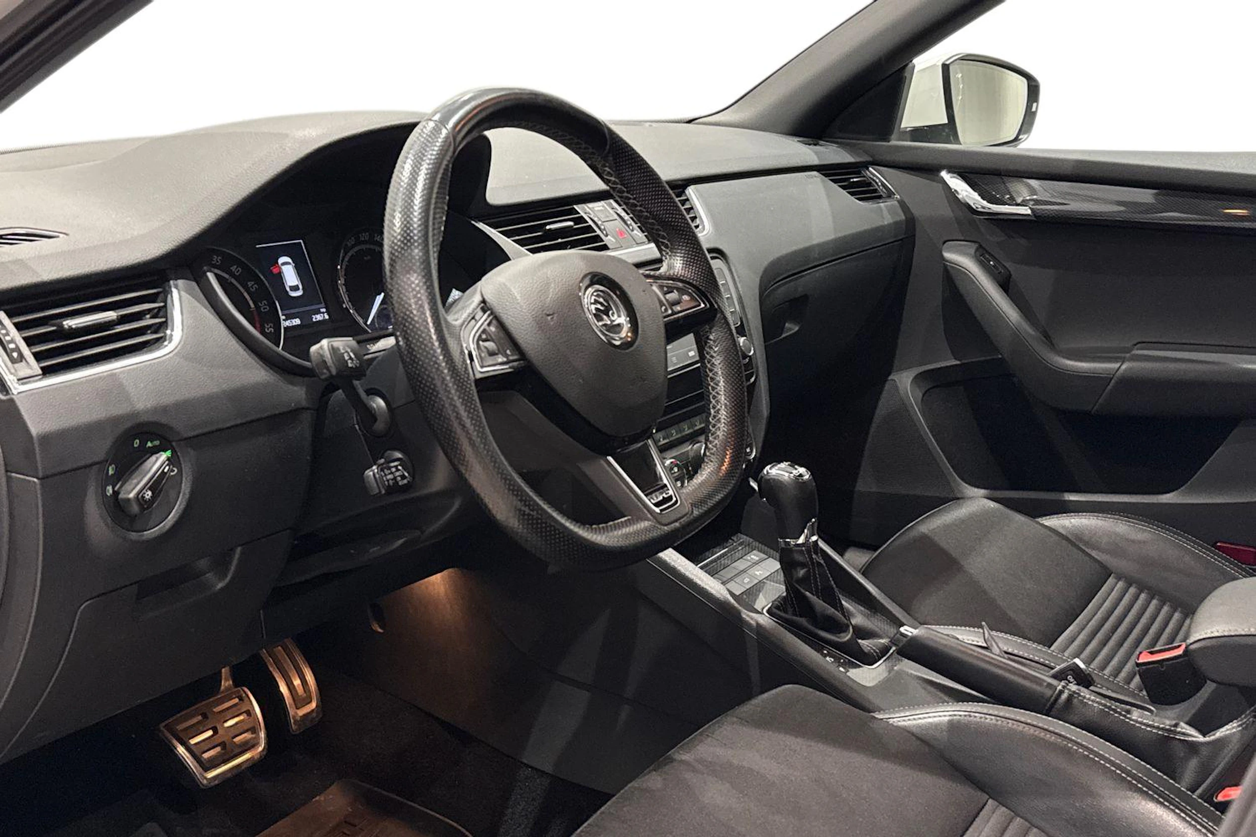 valkoinen Skoda Octavia 2017 kuva 6.