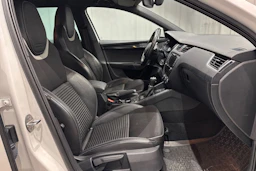 valkoinen Skoda Octavia 2017 kuva 14.