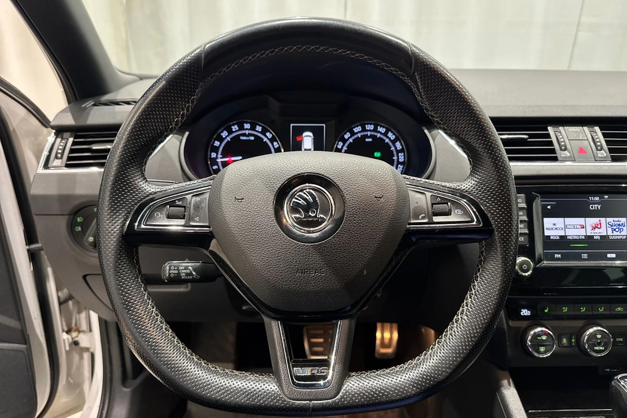 valkoinen Skoda Octavia 2017 kuva 18.