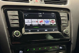 valkoinen Skoda Octavia 2017 kuva 19.