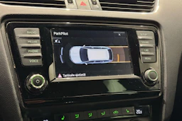 valkoinen Skoda Octavia 2017 kuva 20.