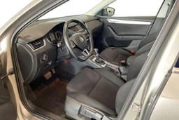 ruskea (beige) Skoda Octavia 2016 kuva 6.