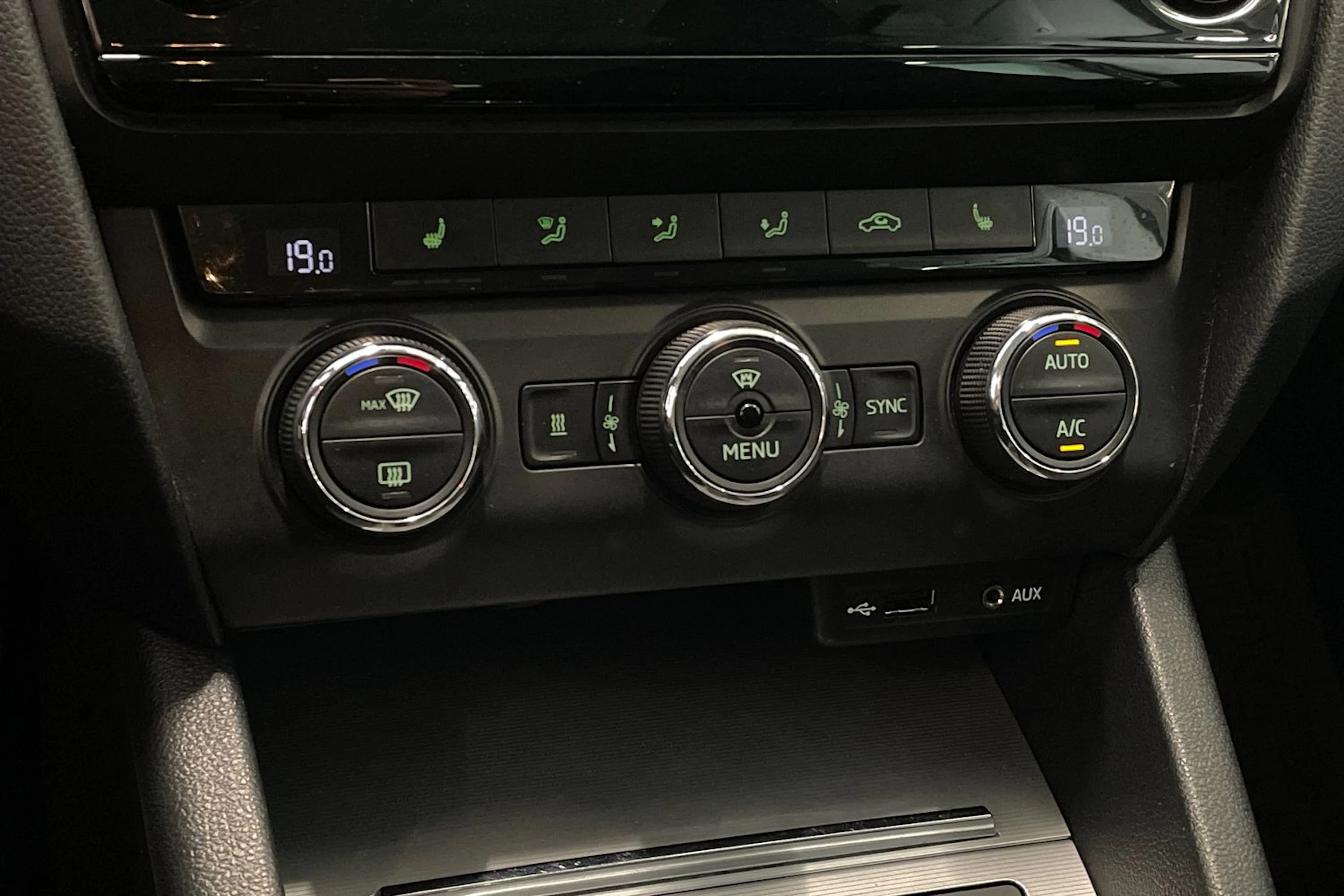 ruskea (beige) Skoda Octavia 2016 kuva 23.