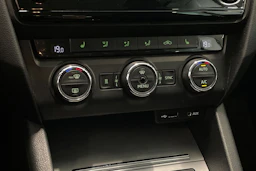 ruskea (beige) Skoda Octavia 2016 kuva 23.