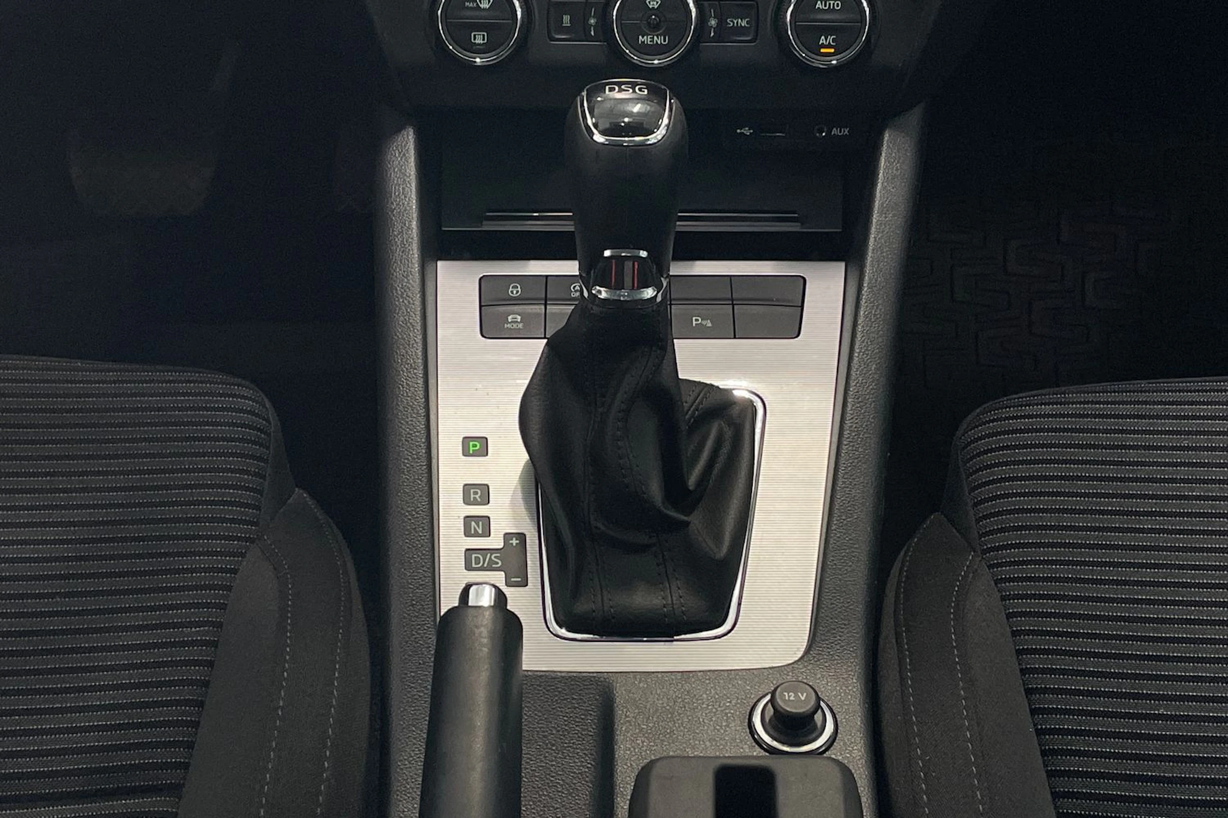 ruskea (beige) Skoda Octavia 2016 kuva 24.