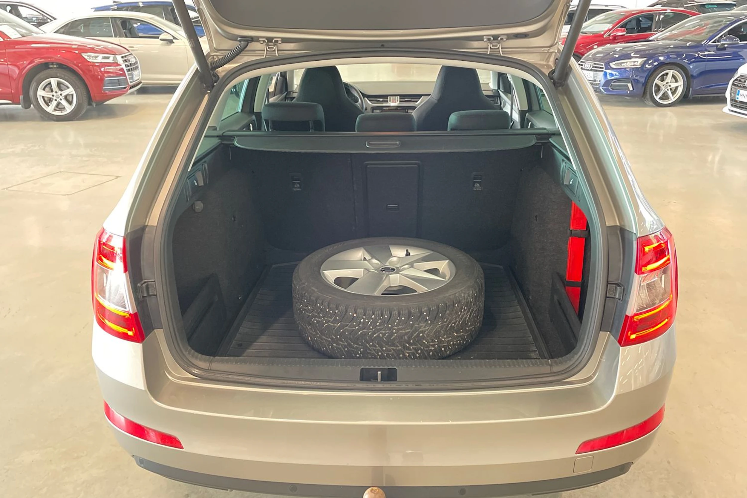 ruskea (beige) Skoda Octavia 2016 kuva 28.
