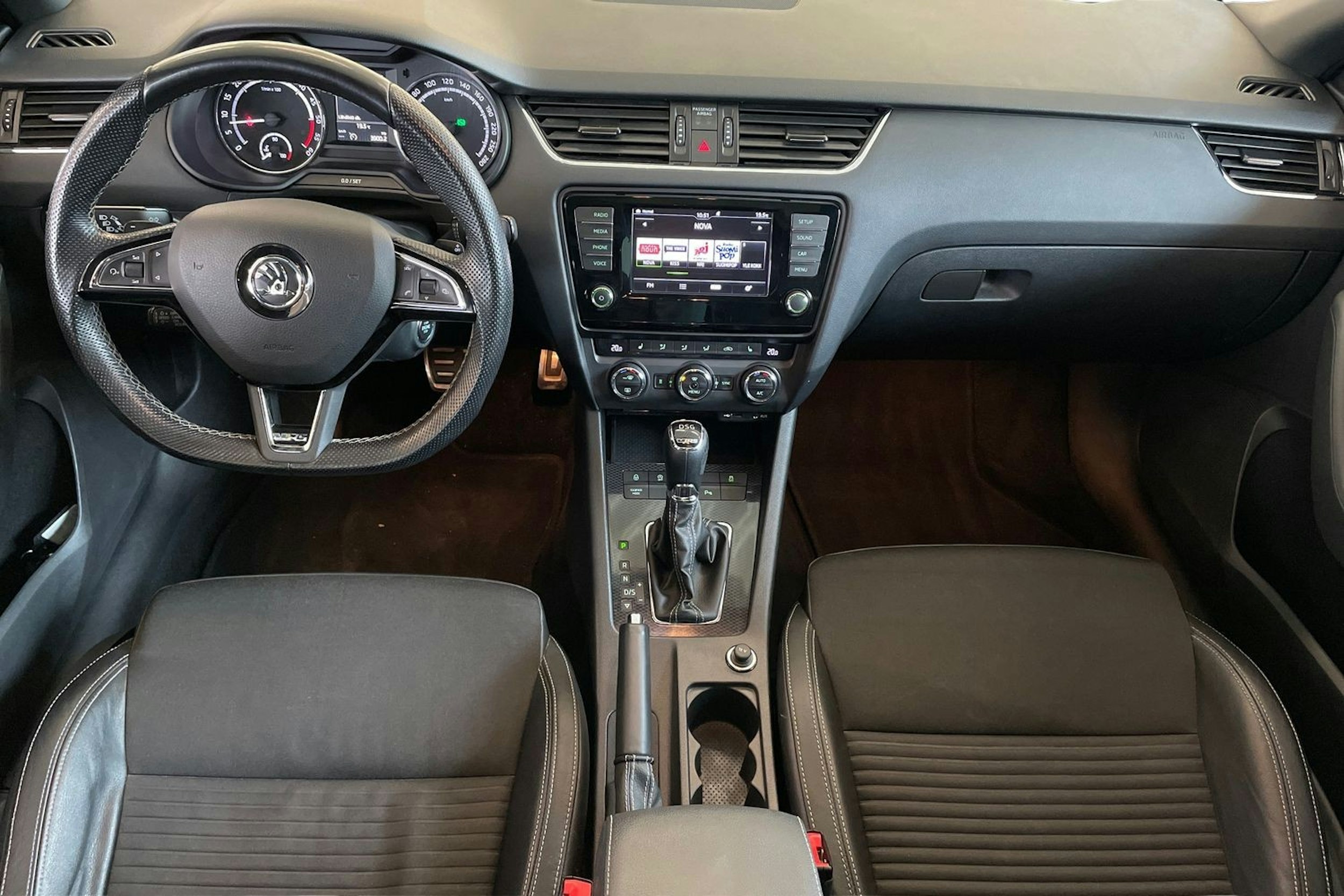 sininen Skoda Octavia 2016 kuva 9.
