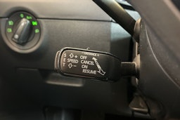 sininen Skoda Octavia 2016 kuva 19.