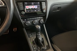 sininen Skoda Octavia 2016 kuva 20.