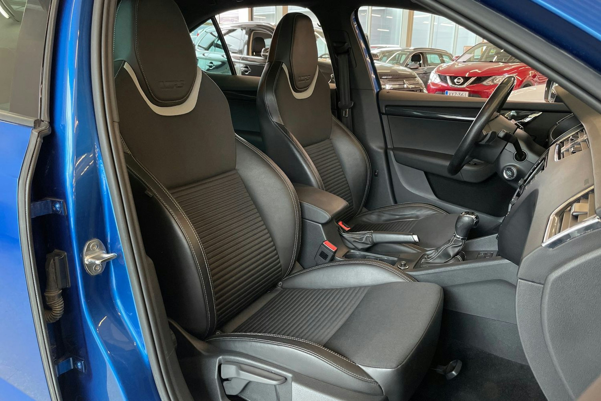 sininen Skoda Octavia 2016 kuva 22.