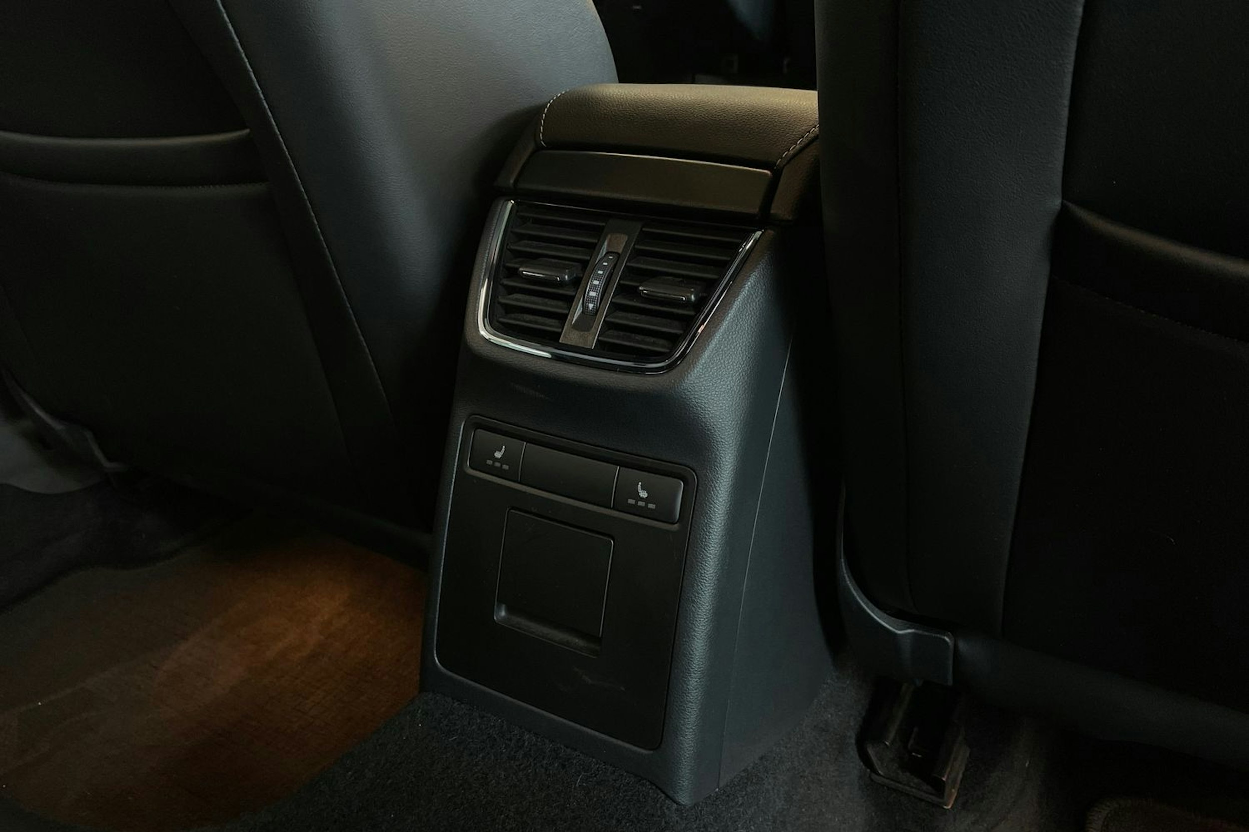 sininen Skoda Octavia 2016 kuva 23.