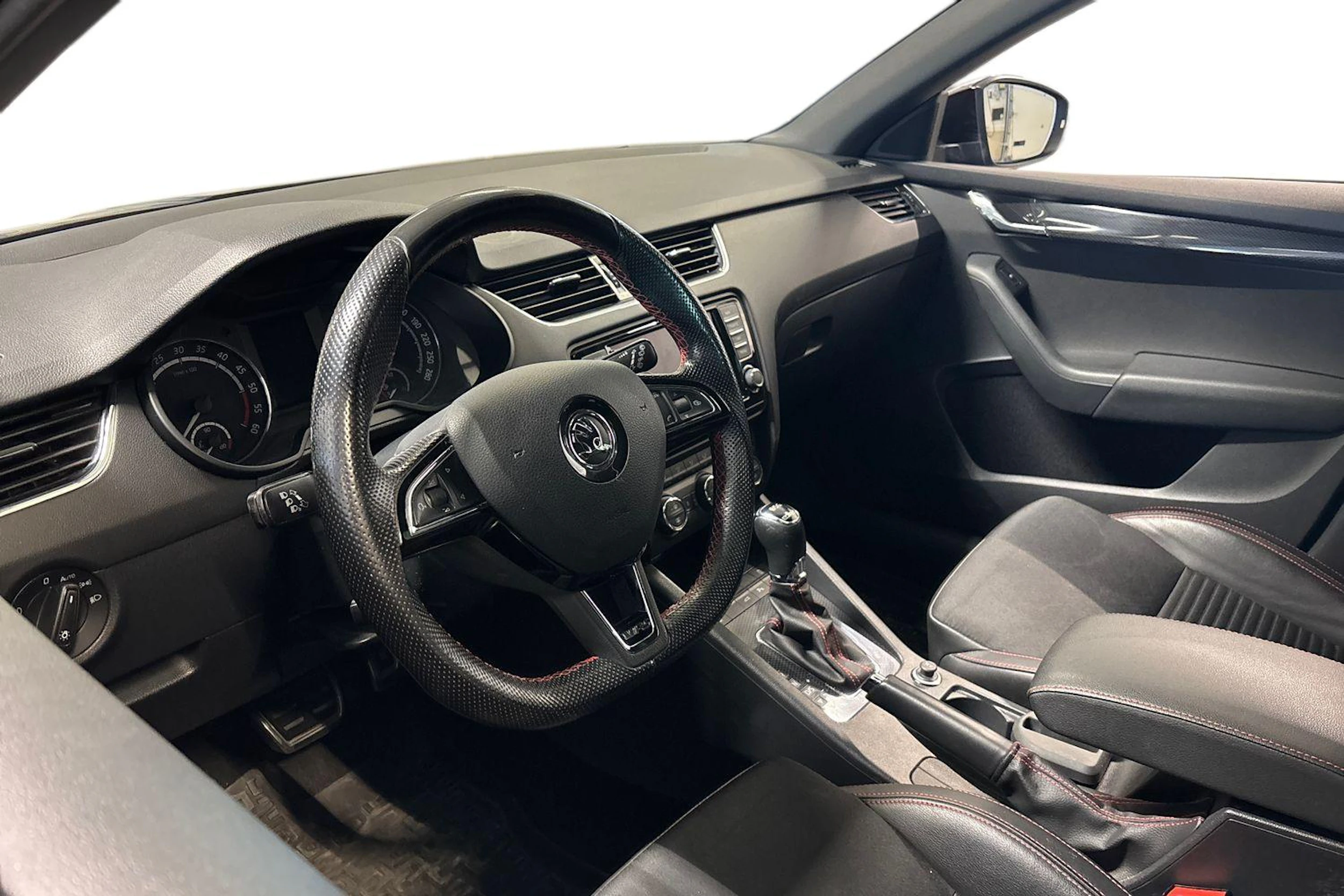 harmaa Skoda Octavia 2016 kuva 3.