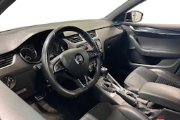 harmaa Skoda Octavia 2016 kuva 3.