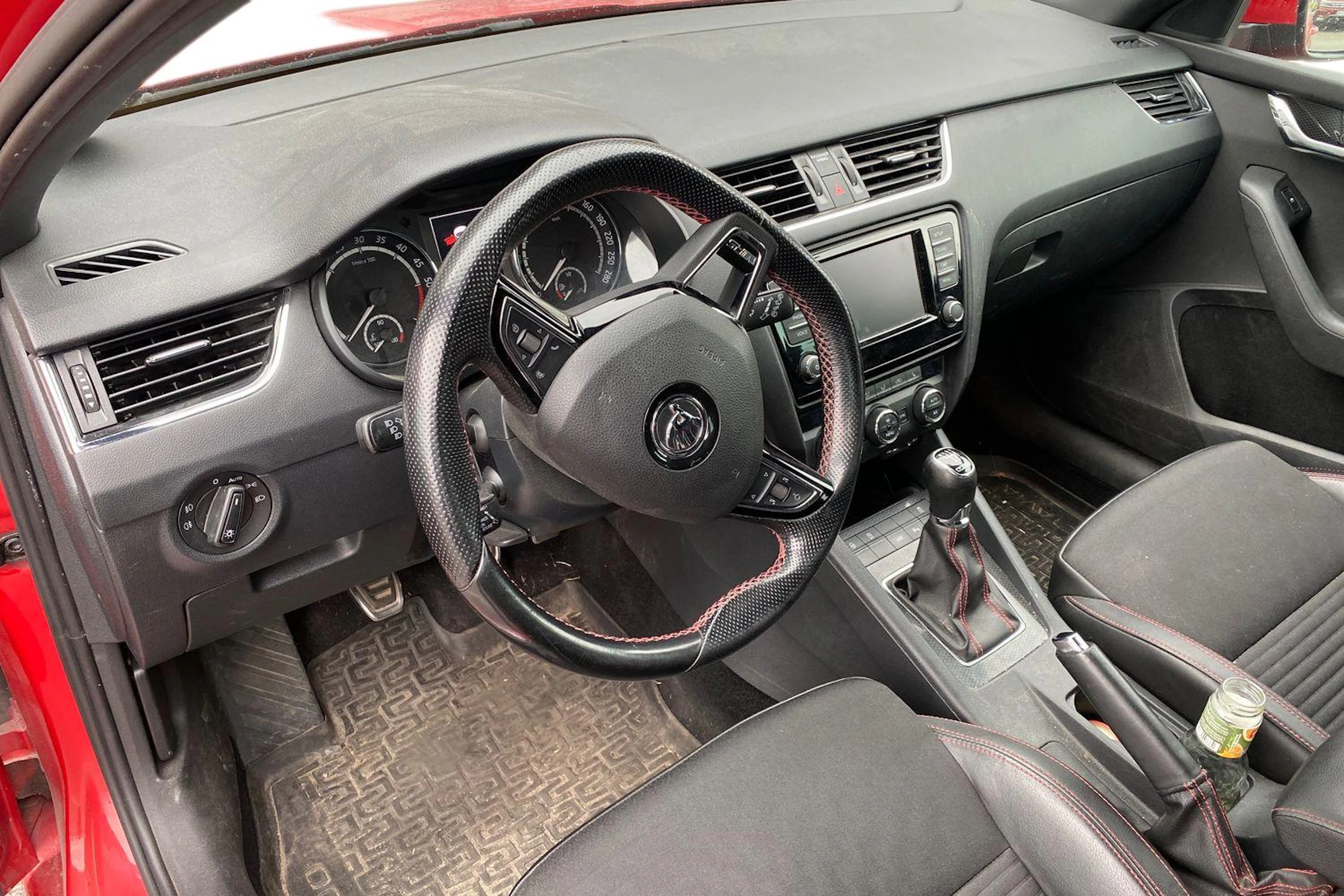 punainen Skoda Octavia 2016 kuva 3.
