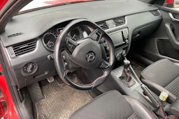 punainen Skoda Octavia 2016 kuva 3.
