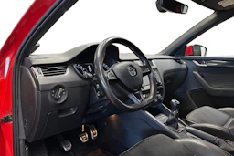 punainen Skoda Octavia 2016 kuva 6.