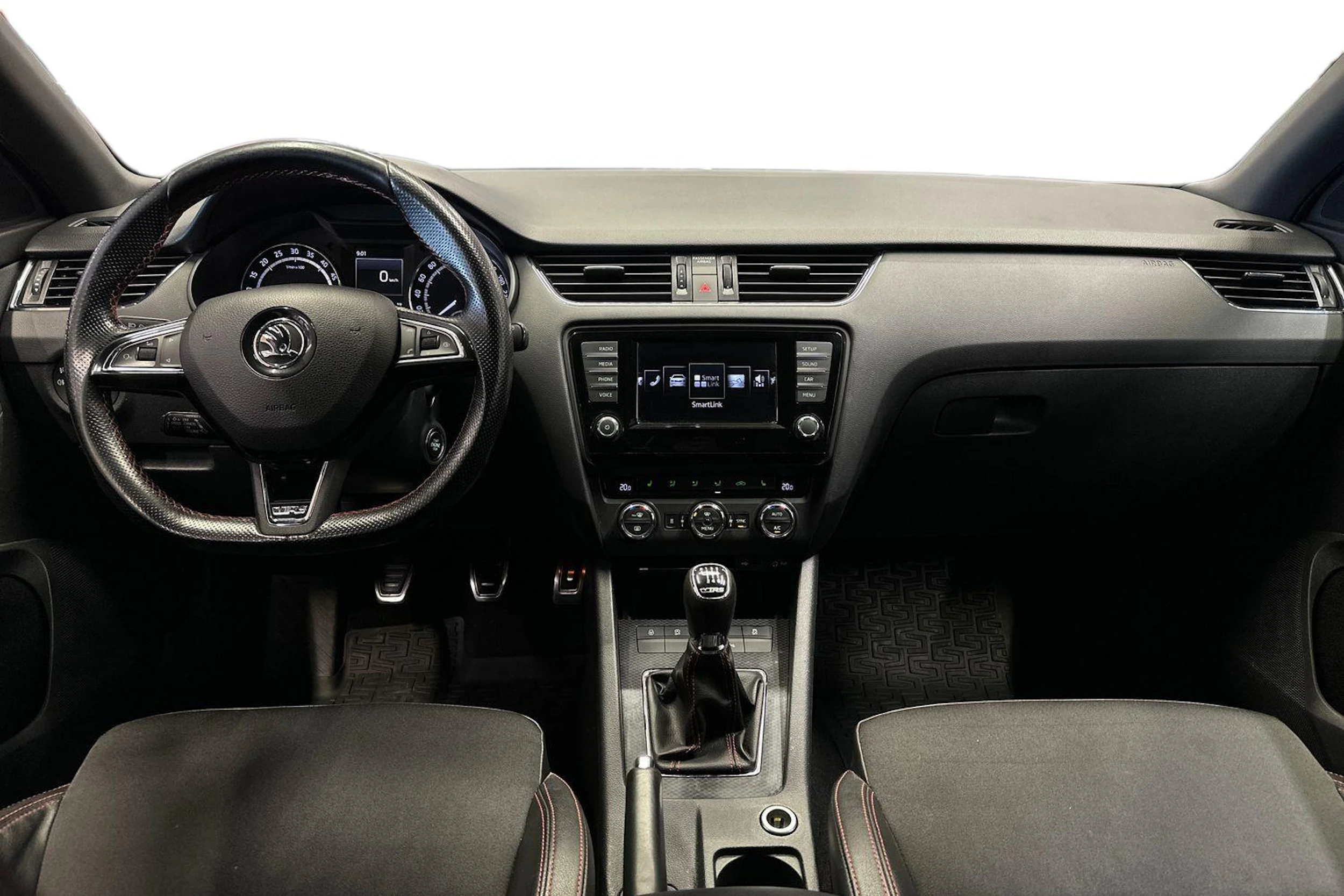 punainen Skoda Octavia 2016 kuva 7.