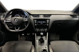 punainen Skoda Octavia 2016 kuva 7.