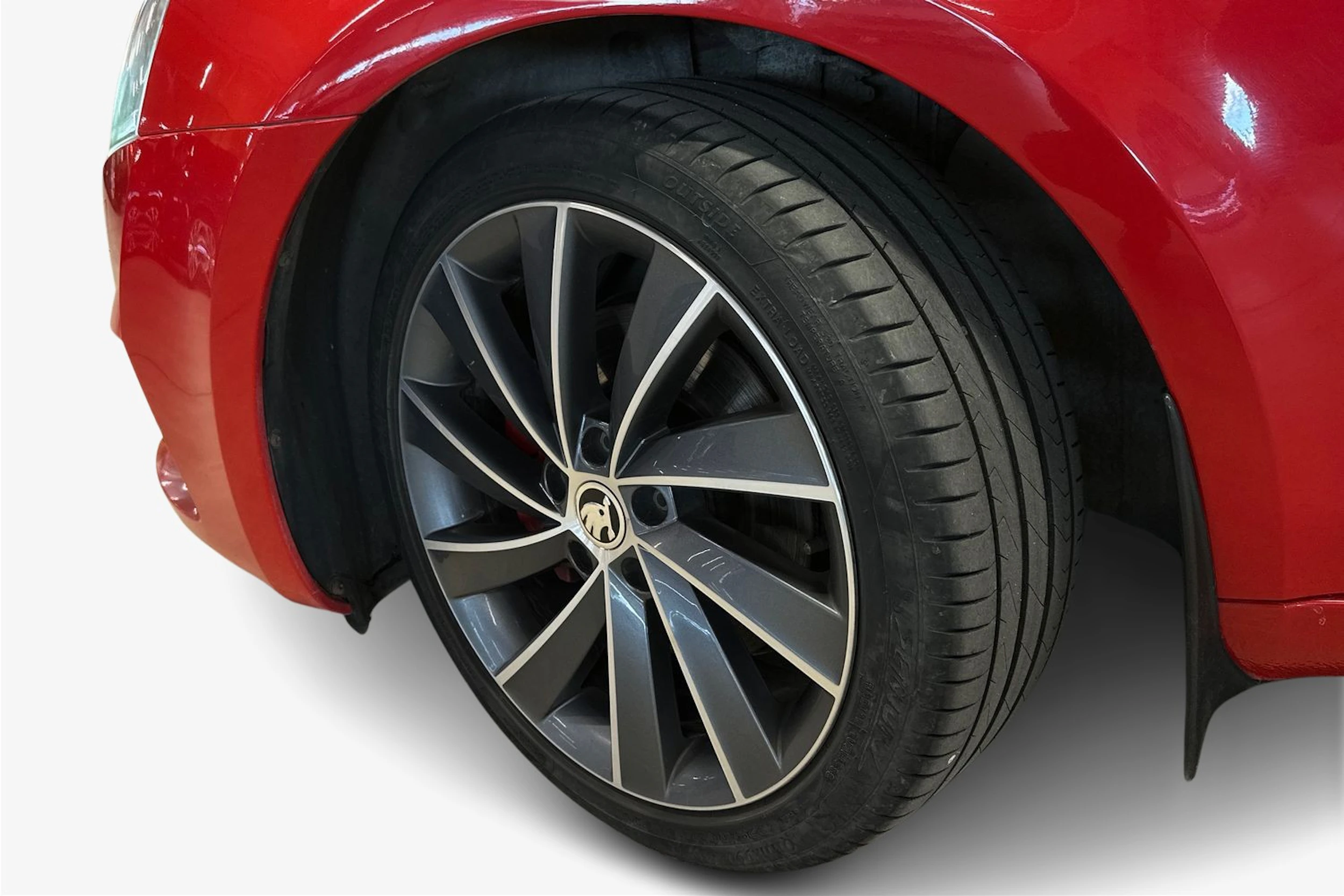 punainen Skoda Octavia 2016 kuva 9.