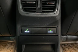 punainen Skoda Octavia 2016 kuva 12.