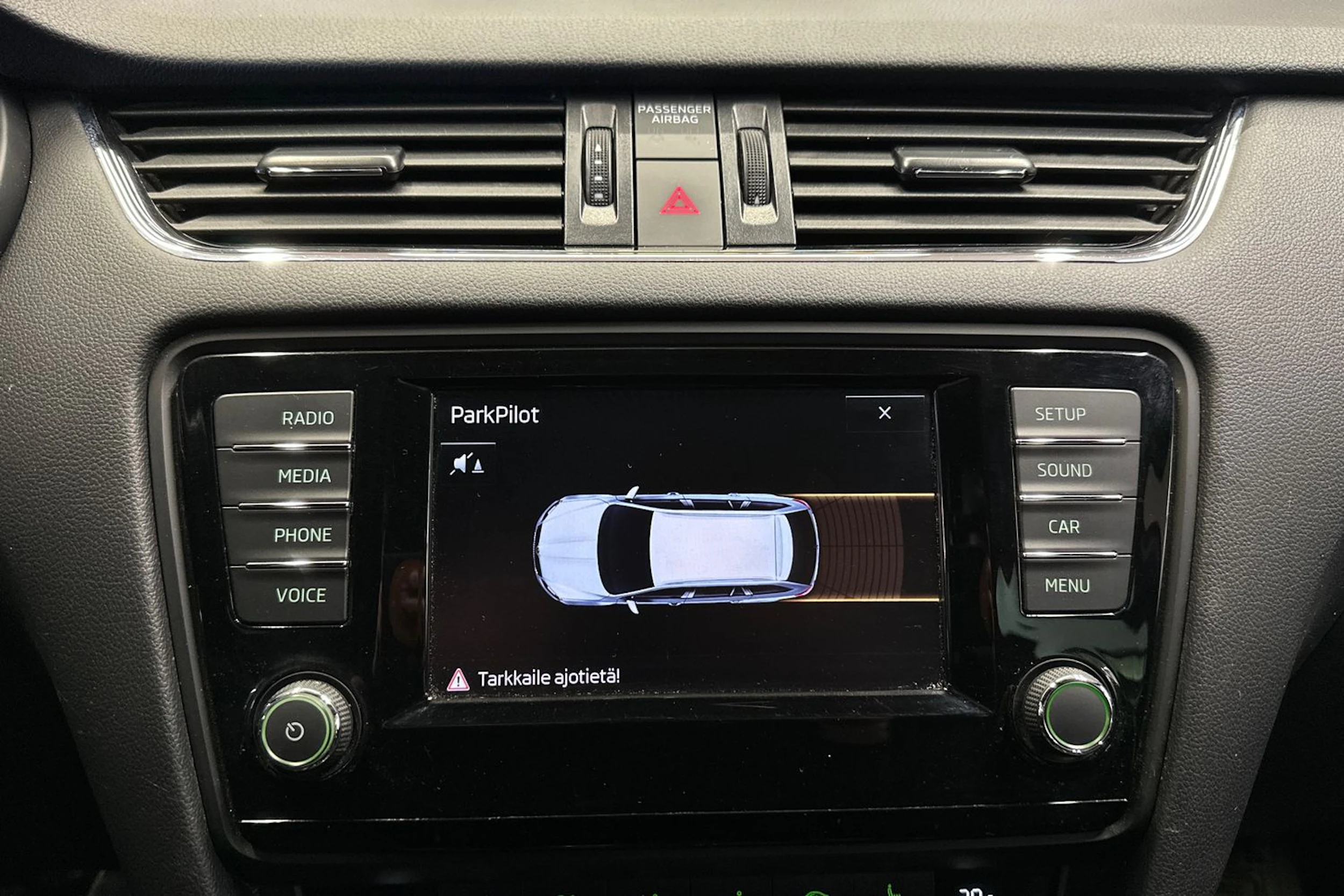 punainen Skoda Octavia 2016 kuva 14.