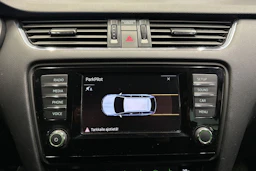 punainen Skoda Octavia 2016 kuva 14.