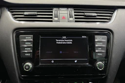 punainen Skoda Octavia 2016 kuva 16.