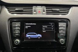 punainen Skoda Octavia 2016 kuva 17.