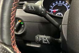 punainen Skoda Octavia 2016 kuva 22.