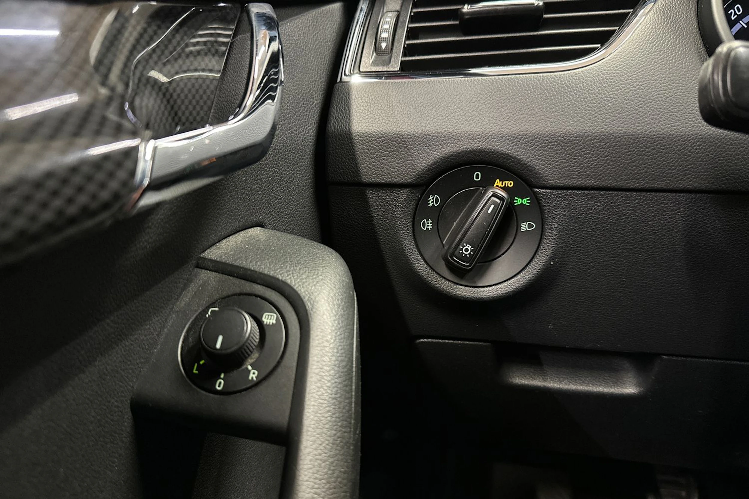 punainen Skoda Octavia 2016 kuva 26.