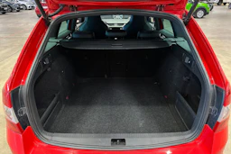 punainen Skoda Octavia 2016 kuva 28.